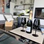 Bed & Breakfast Hirondelles 35 *