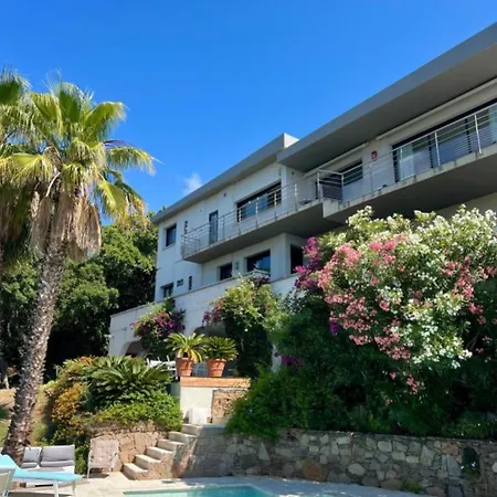 Bed & Breakfast Hirondelles 35 *