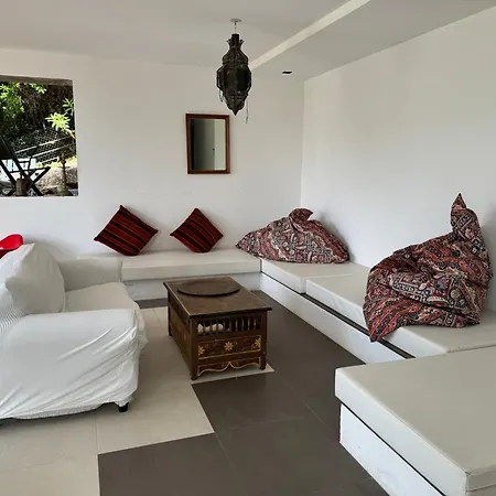 Bed & Breakfast Hirondelles 35 *