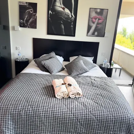 Bed & Breakfast Hirondelles 35 *