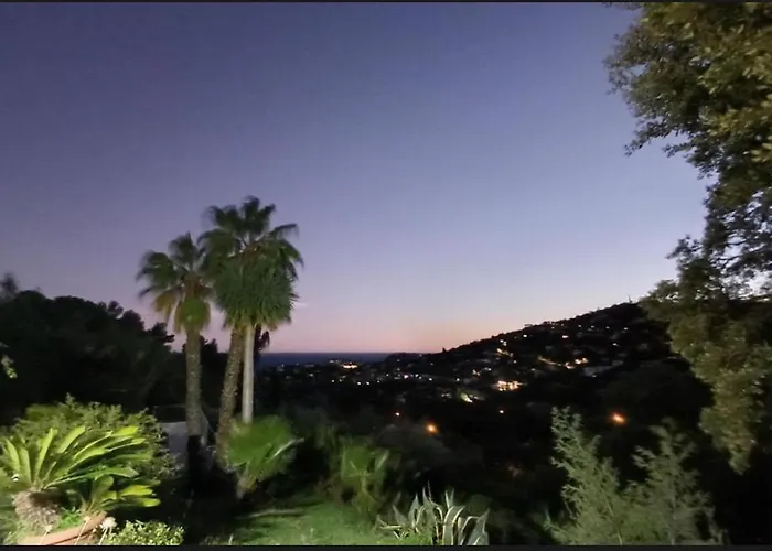 Hirondelles 35 * Cavalaire-sur-Mer