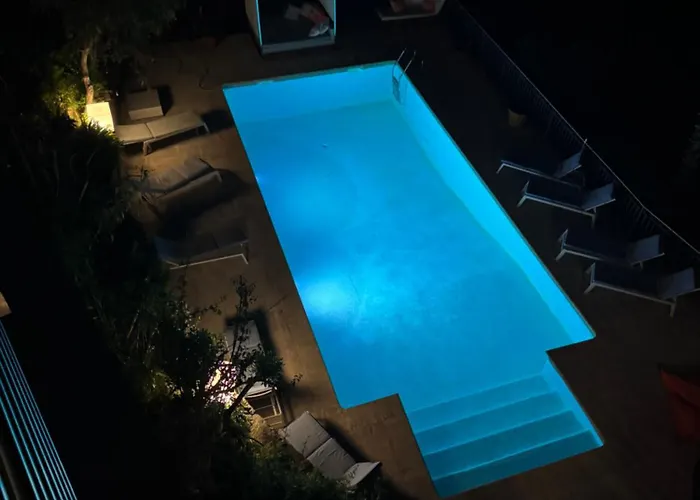 Alojamento de Acomodação e Pequeno-almoço Hirondelles 35 *