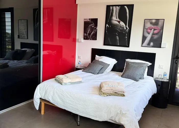 Hirondelles 35 * Cavalaire-sur-Mer